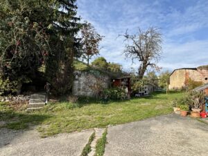 Grundstück hinter dem Haus