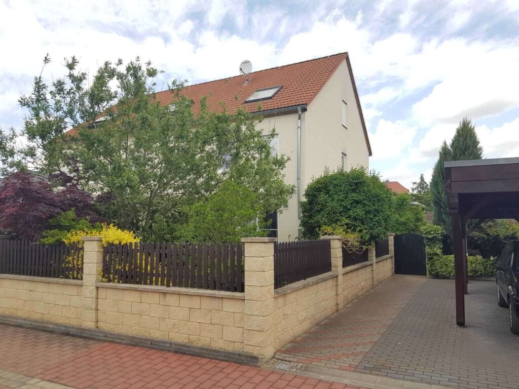 Reihenendhaus mit großem Grundstück