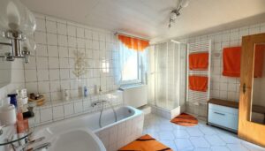 Badezimmer (1. OG) 10,26 m²