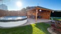 vordere Sitzecke mit Pool