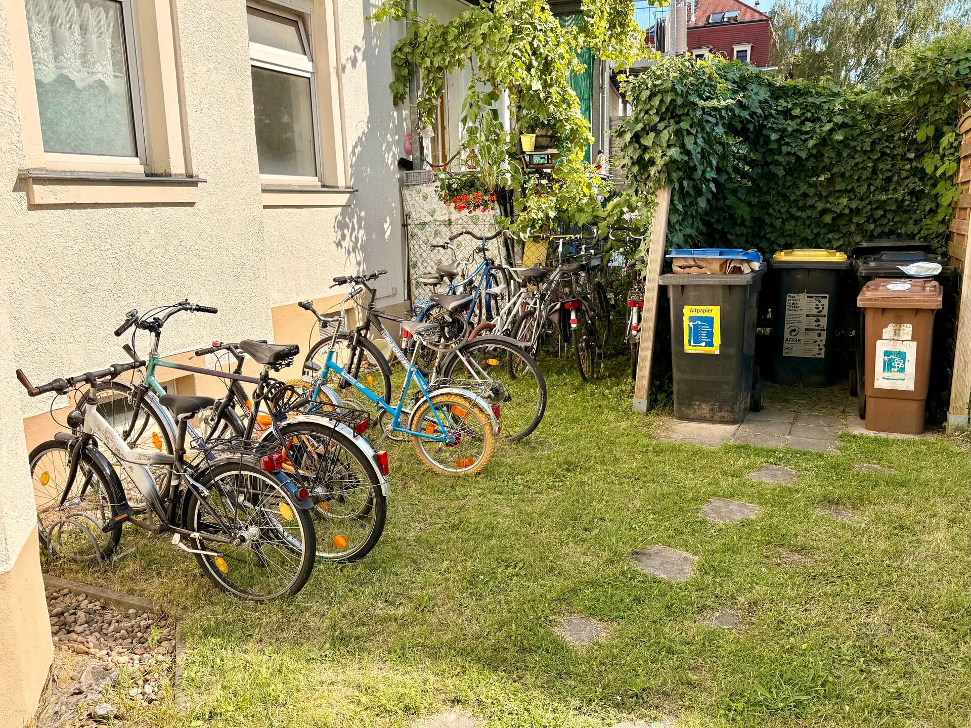 Fahrradstellplatz im Garten