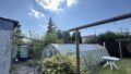 Garten mit Gewächshaus
