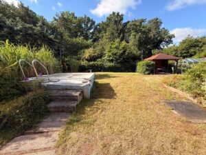 Garten mit Pool