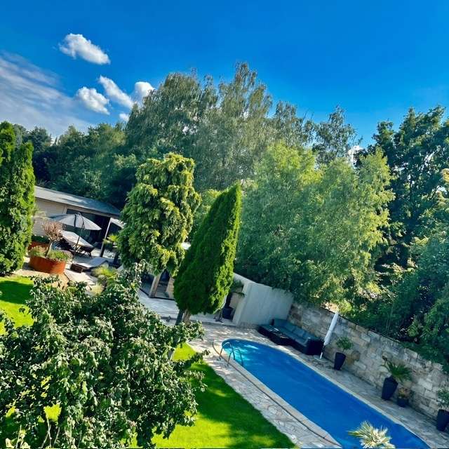 Garten mit Pool