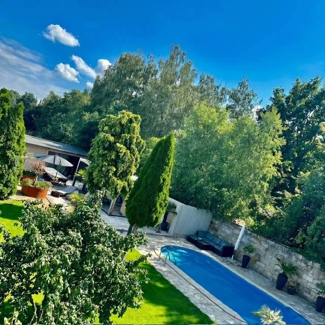 Garten mit Pool