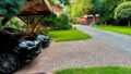 Einfahrt mit Carport