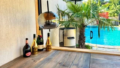 Terrasse mit Poolblick