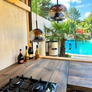 Terrasse mit Poolblick