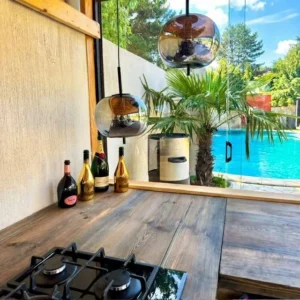 Terrasse mit Poolblick