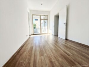 Schlafzimmer mit Balkon