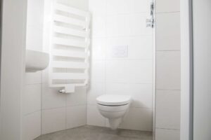 separates WC