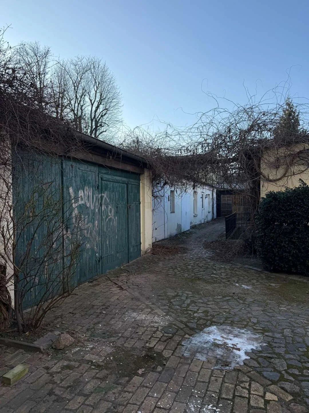 Garagen_Hintergebäude