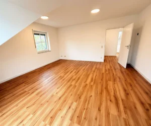 Wohnzimmer - Blick zum Flur