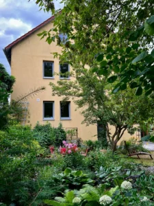 Garten_Hausfront_West