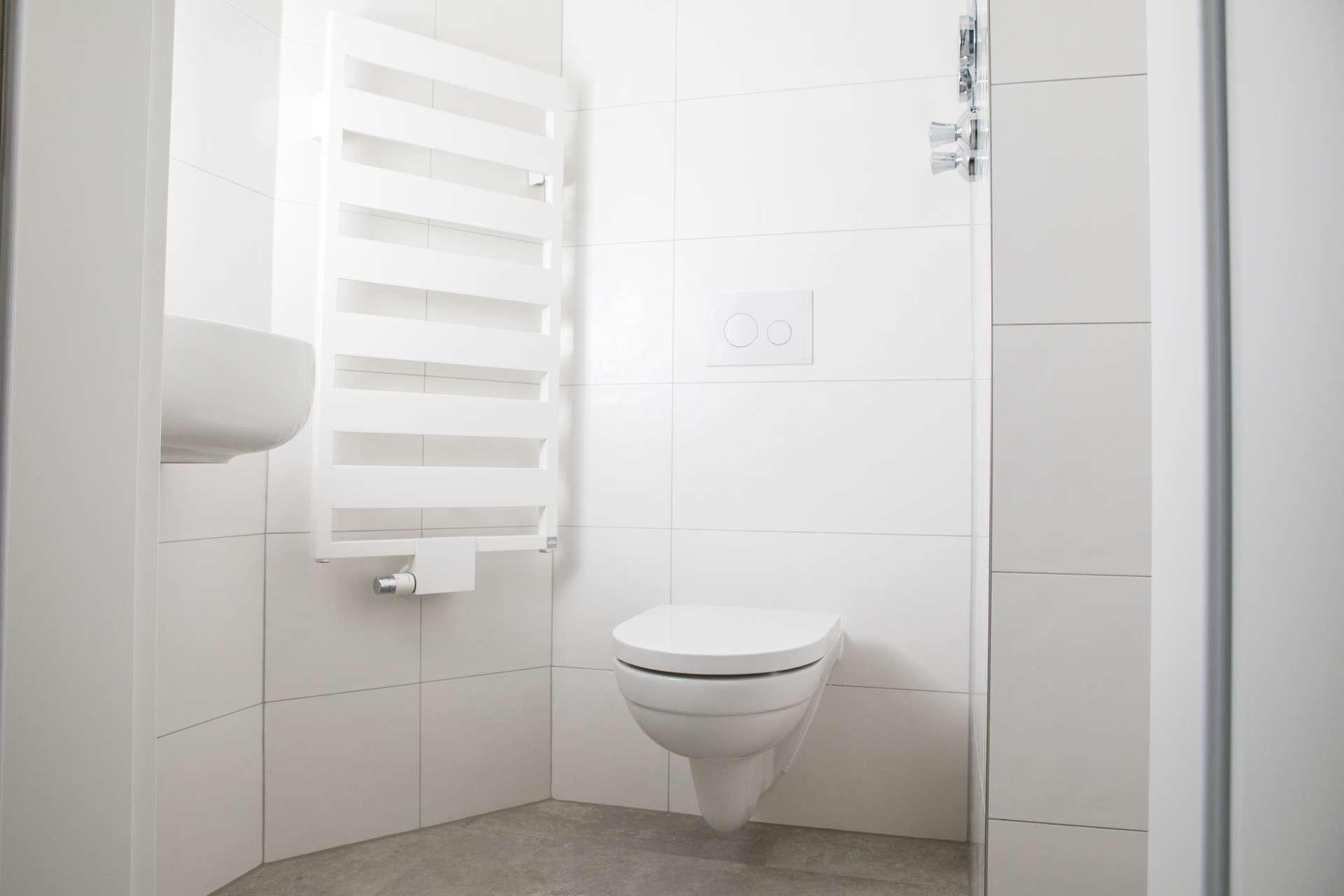 separates WC