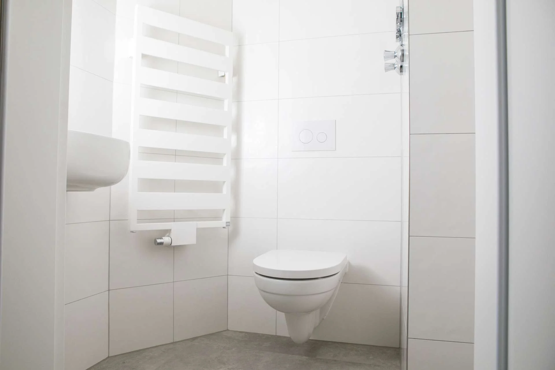 separates WC