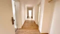 Flur mit Blick zum Wohnzimmer