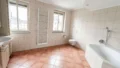 Bad 2 mit Badewanne
