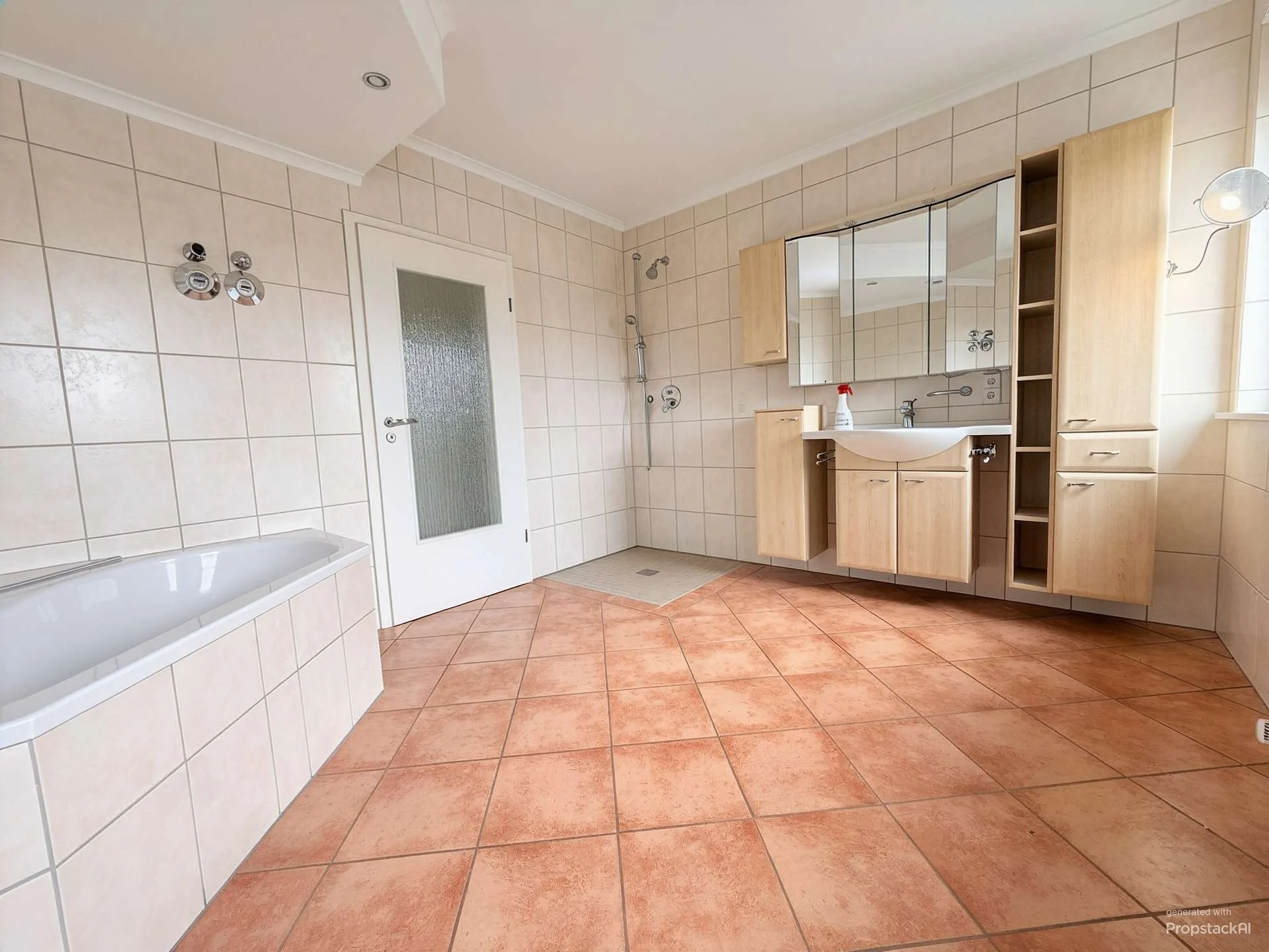 Bad 2 mit Badewanne